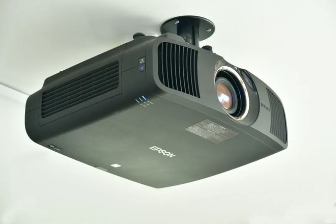 体验 成都EPSON 4K激光投影机QB1000B案例探访凯发k8一触即发【家访】在这里让我实现了“顶天立地”的视觉(图1)