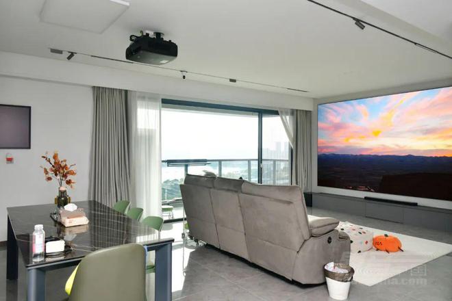 体验 成都EPSON 4K激光投影机QB1000B案例探访凯发k8一触即发【家访】在这里让我实现了“顶天立地”的视觉(图3)