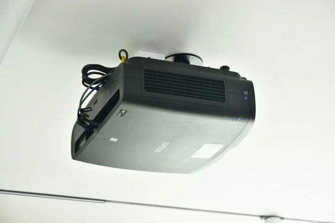 体验 成都EPSON 4K激光投影机QB1000B案例探访凯发k8一触即发【家访】在这里让我实现了“顶天立地”的视觉(图4)